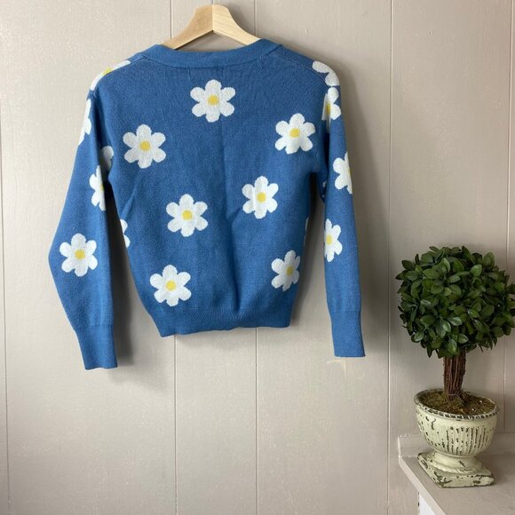 Willow and Wind Blue Daisy Buttoned Cardigan Size Small - Picture 4 of 6